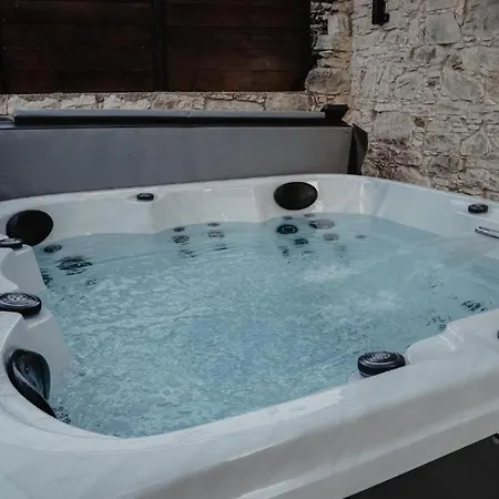 Otel Stonehouse Monagri