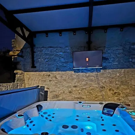 Hotel Stonehouse 4*