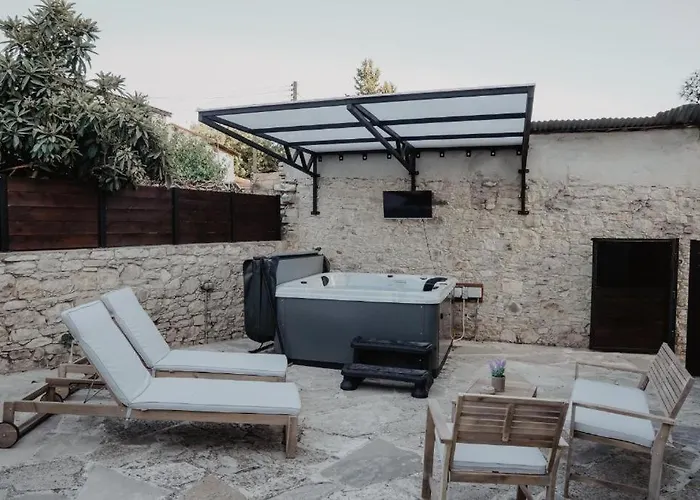 Stonehouse Hotell 4*